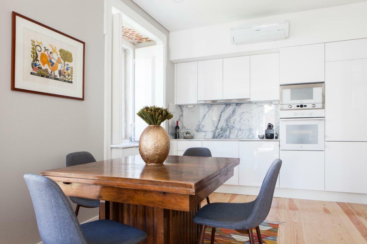 Alfama Sophisticate Flat With Balconies 2Bedrs 2Baths & Ac In 19Th Century Building Historic Center Lägenhet Lisboa Exteriör bild