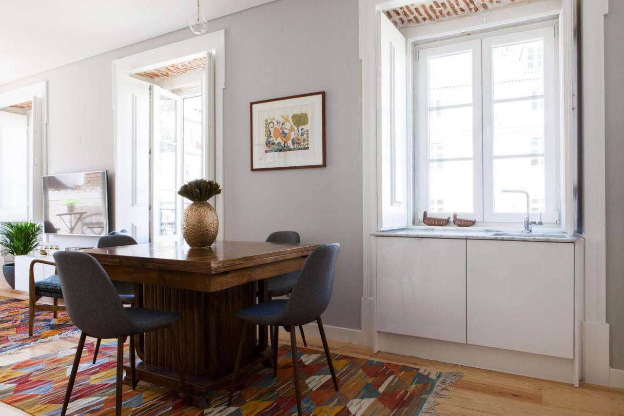 Alfama Sophisticate Flat With Balconies 2Bedrs 2Baths & Ac In 19Th Century Building Historic Center Lägenhet Lisboa Exteriör bild